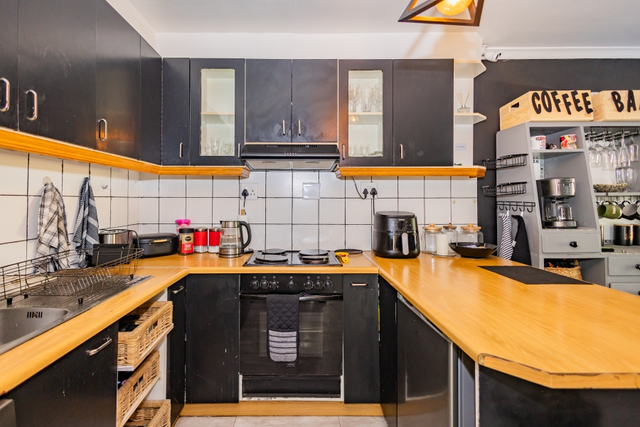 2 Bedroom Property for Sale in Oakglen Western Cape